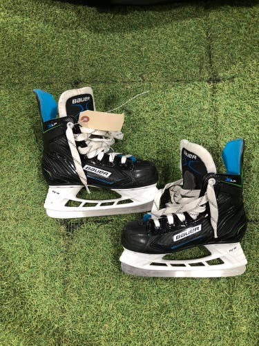 Youth Bauer XLP Hockey Skates Regular Width 13 (Used)