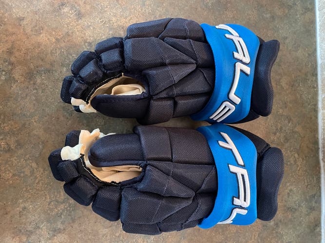 True Catalyst 9x Pro Gloves 14" Pro Stock (Used)