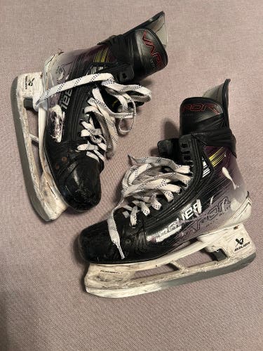 2023 Bauer Vapor Hyperlite 2 Hockey Skates Regular Width 7.5 (Used)
