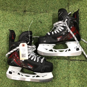 Intermediate CCM JetSpeed FT890 Hockey Skates Size 4.5 (Used)