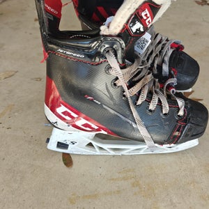 CCM JetSpeed FT485 Hockey Skates Regular Width Size 2.5 (Used)