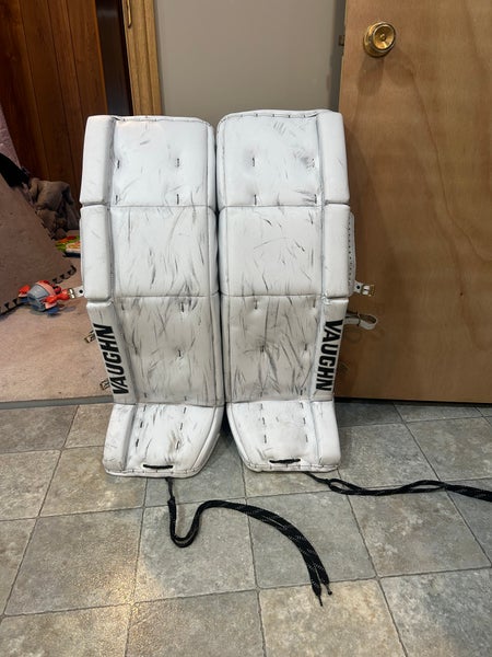 34" Vaughn Pro V Elite Goalie Leg Pads Pro Stock (Used)