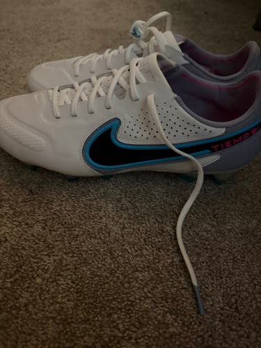 White Men's Size M 8.5 (W 9.5) Nike Tiempo legend Cleats (New) metal studs