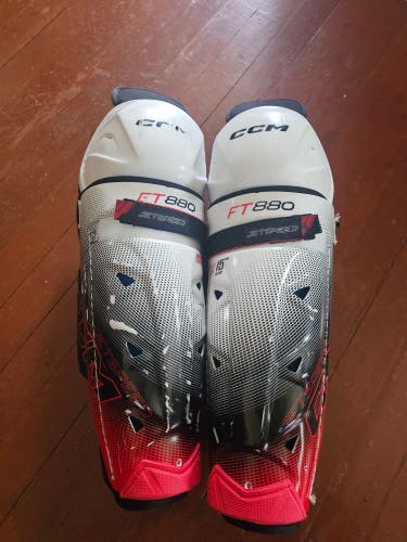 Senior CCM Jetspeed FT880 15" Shin Pads (Used)