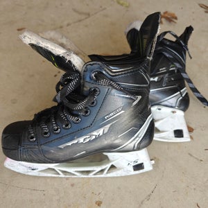 CCM Ribcor 76K Hockey Skates Regular Width Size 2 (Used)