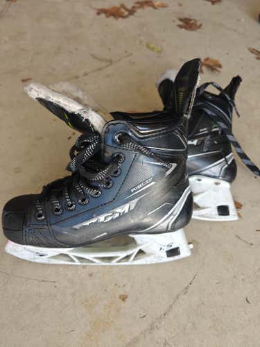 CCM Ribcor 76K Hockey Skates Regular Width Size 2 (Used)