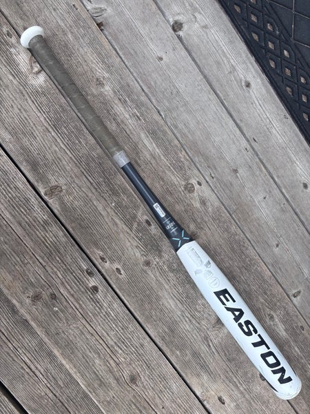 2023 Easton Ghost Composite Bat (-11) 21 oz 32" (Used)