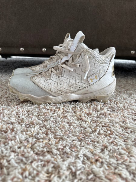 Kids 6Y (Big Kids / Youth) Youth Under Armour Molded Cleats Cleats (Used)