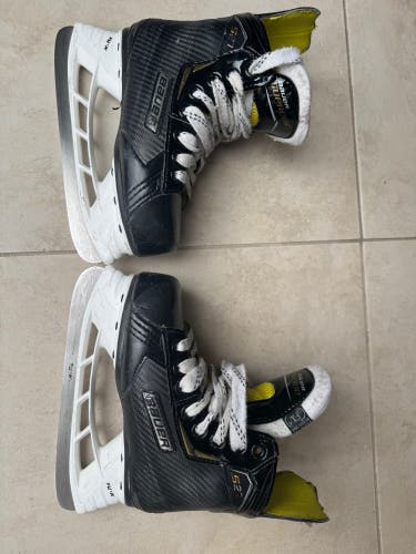 2020 CCM Super Tacks 9370 Hockey Goalie Skates Regular Width 13.5 (Used)