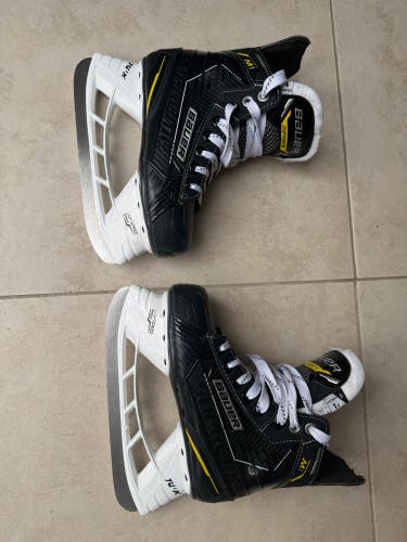 Black/Yellow 2022 Bauer Supreme M1 Hockey Skates Regular Width Size 1.5 (Used)
