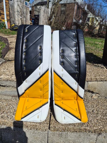 33" +2" Warrior Ritual G4 Pro Goalie Leg Pads Pro Stock (Used)