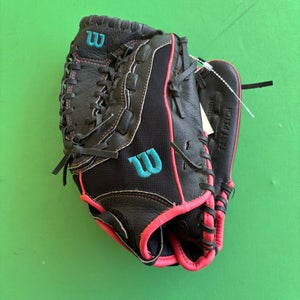 Black Adult Wilson Flash RH Softball Glove 12"