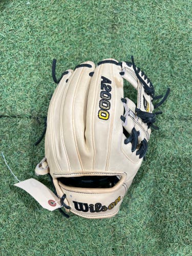 Wilson A2000 RH Infield Baseball Glove 11.5" (New)