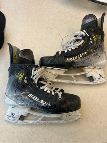 2023 Bauer Vapor Hyperlite 2 Hockey Skates Regular Width 7 (Used)