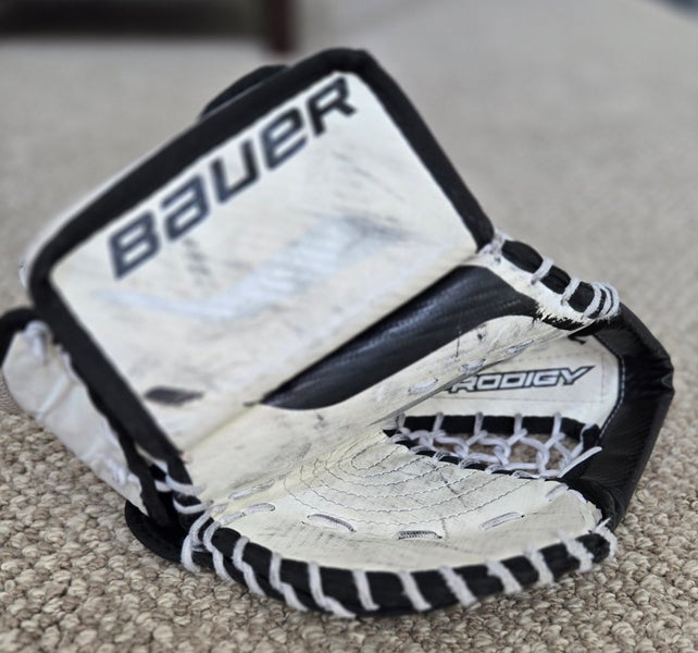Youth Bauer Prodigy Left Hand Catching Glove (Used)