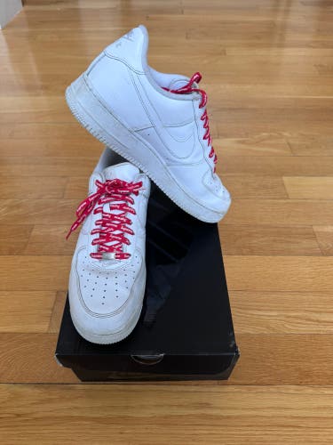 White Unisex Size M 12.0 (W 13.0) Adult Nike Air Force 1 Shoes (Used)
