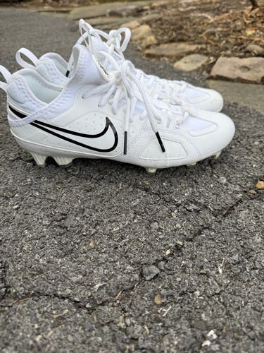 White Women's Size M 6.0 (W 7.0) Adult Nike Low Top Turf Cleats (Used)