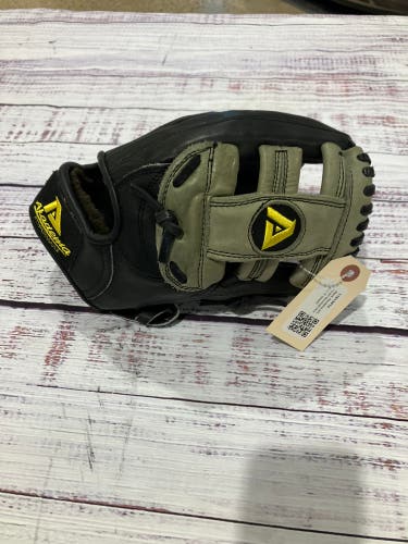 Black Akadema AFL10 RH Baseball Glove 11.5" (Used)