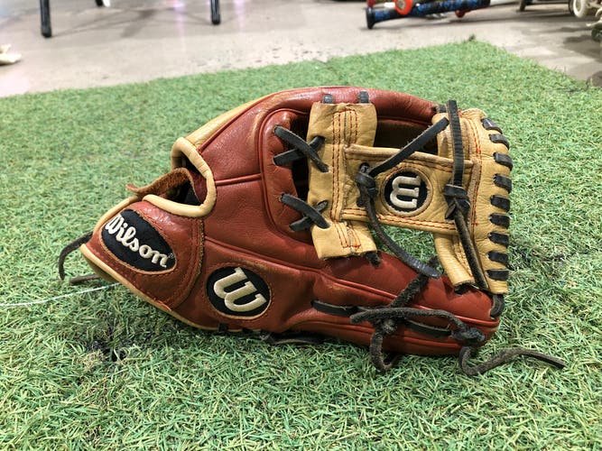 Wilson A550 RH Infield Baseball Glove 11" (Used)