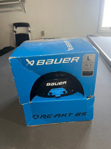 Large Bauer Re-Akt 85 Helmet (New)