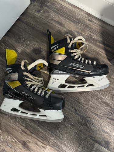 Black/Yellow Bauer Supreme S37 Hockey Skates Size 10EE (Used)