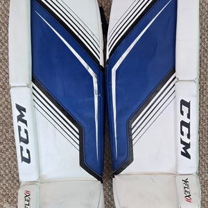 26" CCM Y Flex 2 Goalie Leg Pads (Used)