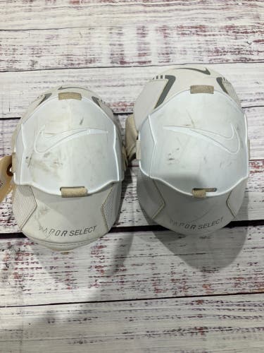 Medium Adult Nike vapor select Arm Pads (Used)