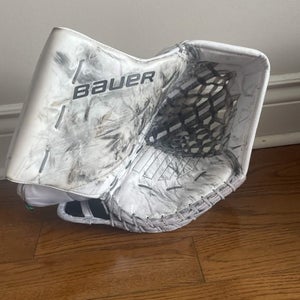 2024 Bauer Supreme Shadow Glove Regular (Used)