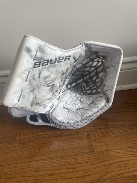 2024 Bauer Supreme Shadow Glove Regular (Used)