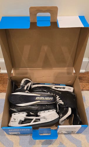 Black 2025 Bauer Supreme Shadow Hockey Skates Regular Width 7 (Used)