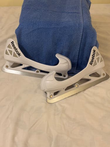 New w/Tags Reebok Hockey Goalie Skate Cowlings w/ Blades Size 11