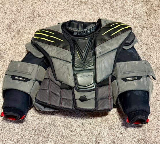 Senior Medium 2022 Bauer Hyperlite Goalie Chest Protector Pro Stock -