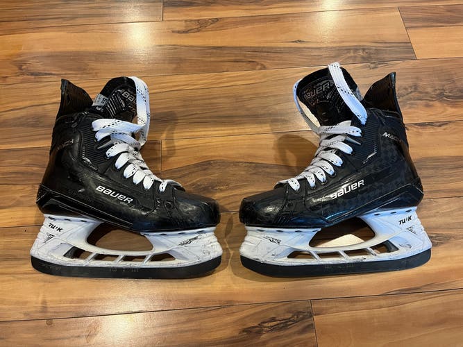 Black 2022 Bauer Supreme Mach Hockey Skates Size 5.5 (Used)