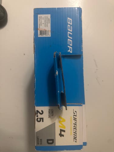 Black 2022 Bauer Supreme M4 Hockey Skates Regular Width Size 2.5 (Used)