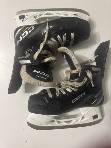 Black 2022 CCM Tacks AS-570 Hockey Skates Size 1.5 (Used)