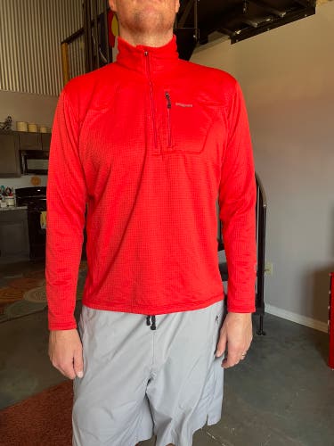 Red XXL Men's Patagonia Quarterzip (Used)