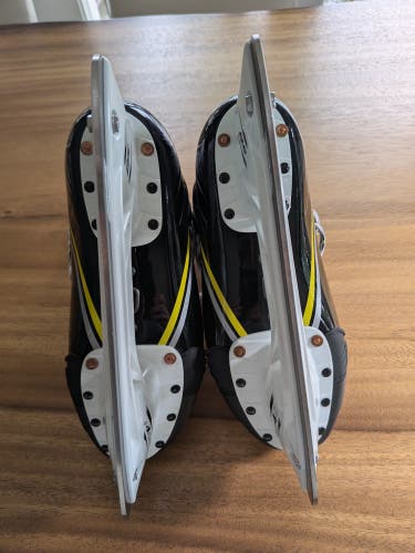 2018 CCM Super Tacks AS1 Hockey Skates Regular Width Size 5 (Used)