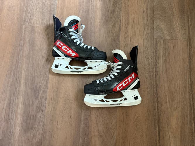 CCM JetSpeed Shock (SMU) Hockey Skates Regular Width Size 5.5 (Lightly used)