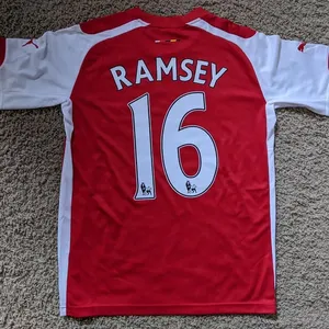 Arsenal 14/15 Home jersey - men's Small - Ramsey #16