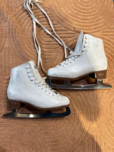 White Riedell Figure Skates Junior 3 (Used)