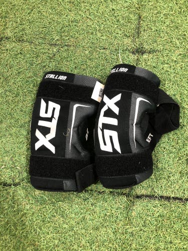 Medium Youth STX Stallion 50 Arm Pads (Used)
