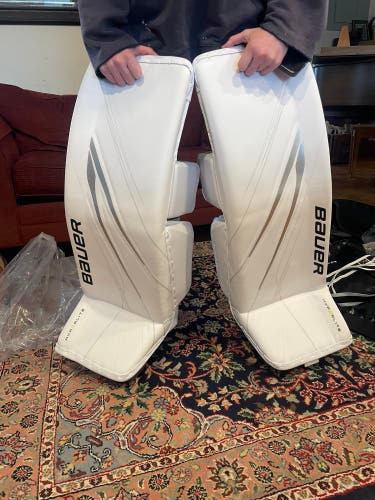 Large Bauer Vapor Hyperlite 2 Goalie Leg Pads (New)