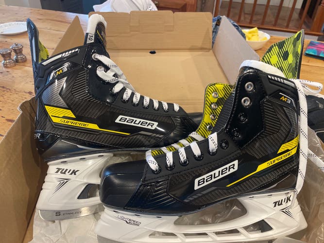 2022 Bauer Supreme M3 Hockey Skates Regular Width 10 (New)
