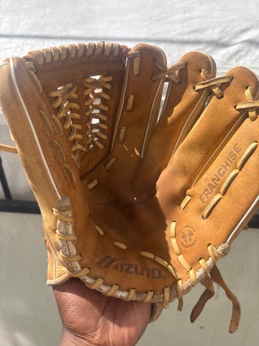 Mizuno Prospect RH Outfield Baseball Glove 12" (Used)