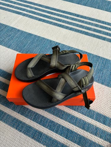 Green Unisex Adult Size M 11.0 Chacos. Great condition.