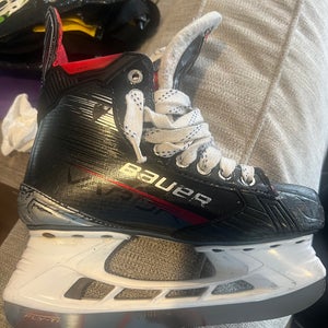 2023 Bauer Vapor X4 Hockey Skates Size 5 (Used)