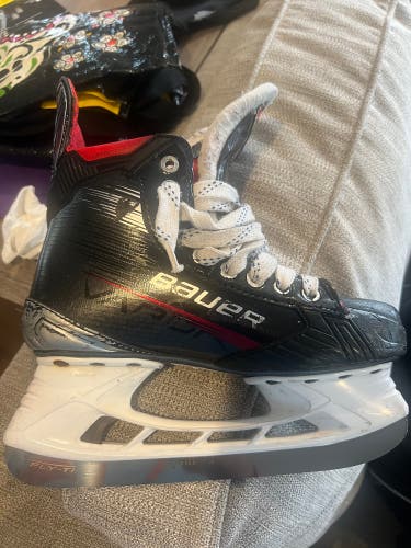 2023 Bauer Vapor X4 Hockey Skates Size 5 (Used)