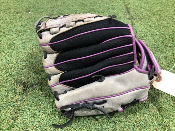 Wilson Flash RH Pitcher's Softball Glove 11.5" (Used)