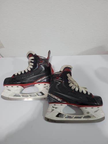 Black Bauer Vapor X2.7 Hockey Skates Regular Width Size 3 (Used)
