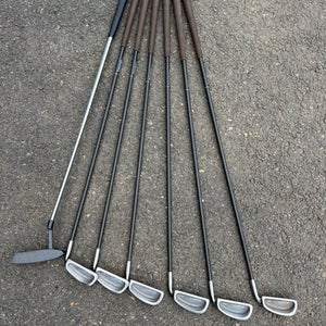 Women's Lynx Tigress Right Handed Iron Set 7 Pieces Graphite Shaft (Used) free putter